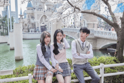 Seoul Lotte World 1-Day Pass with Korean School Uniform Rental