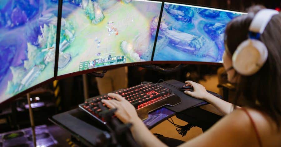 Watch a League of Legends Match at LoL Park