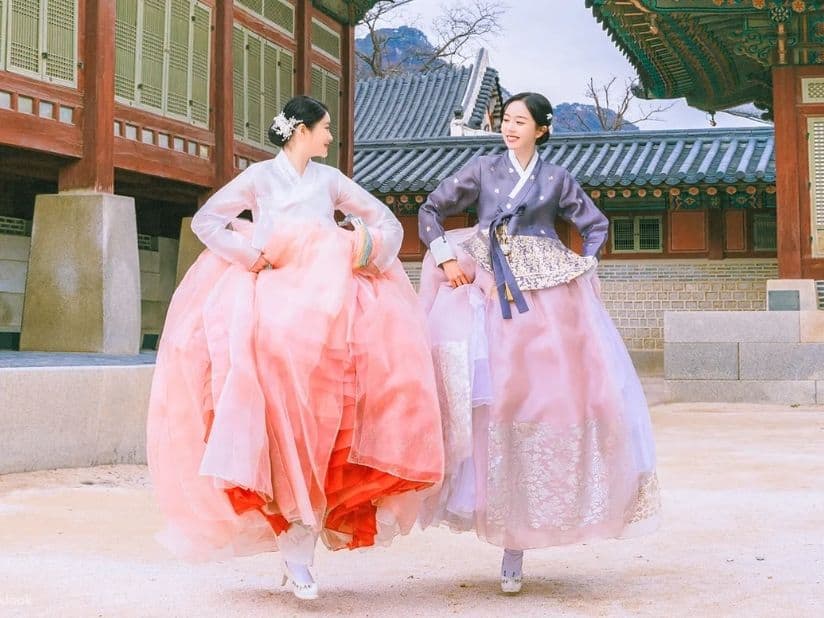 Wear Hanbok & Wander Gyeongbokgung Palace