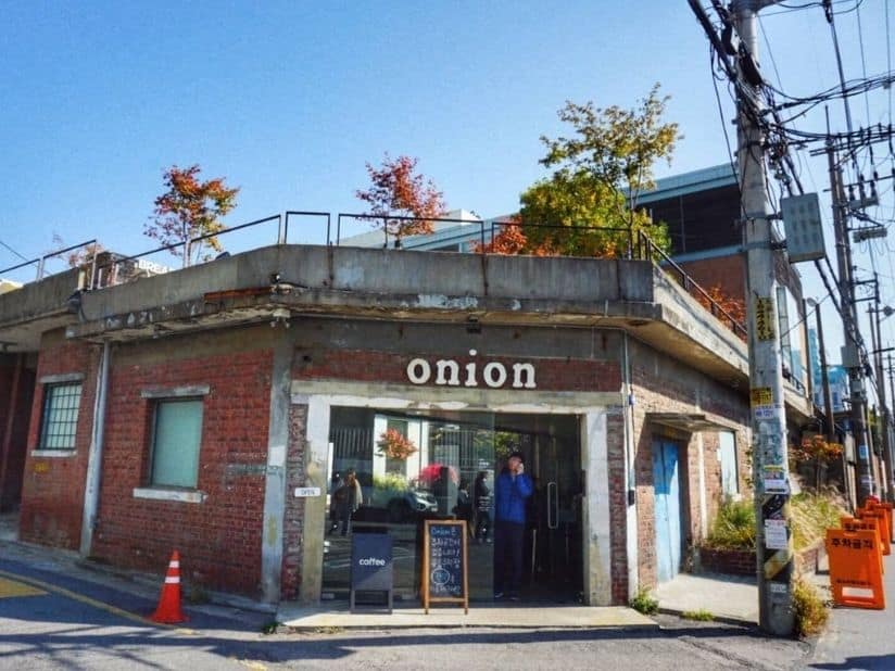 Cafe-Hop & Boutique Shop in Trendy Seongsu-dong