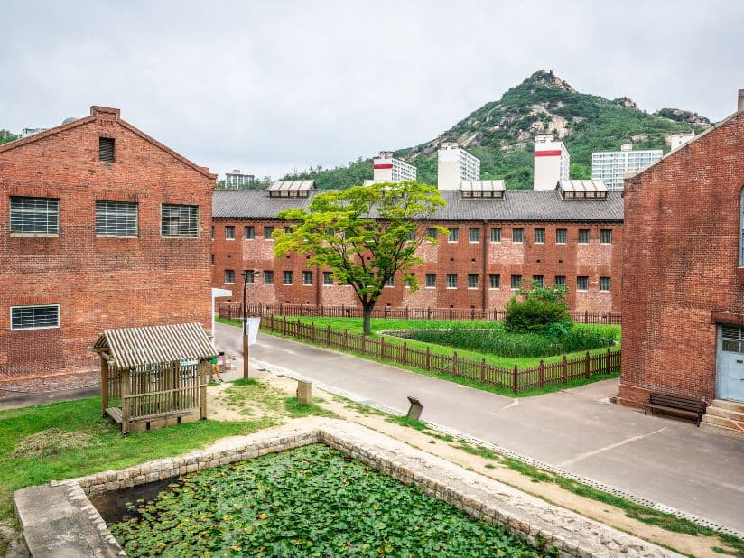 Tour Seodaemun Prison History Hall