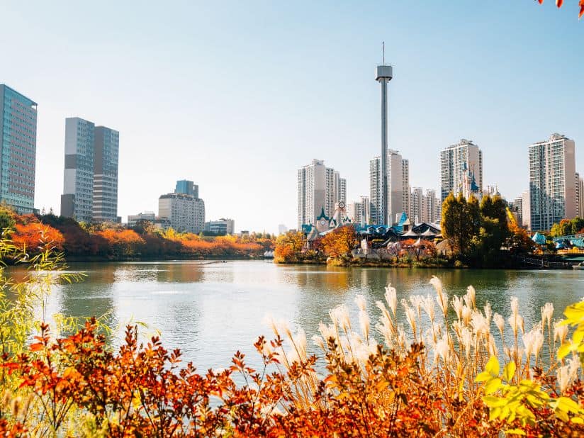 Stroll Around Seokchon Lake