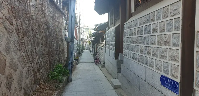 Bukchon Hanok Village street