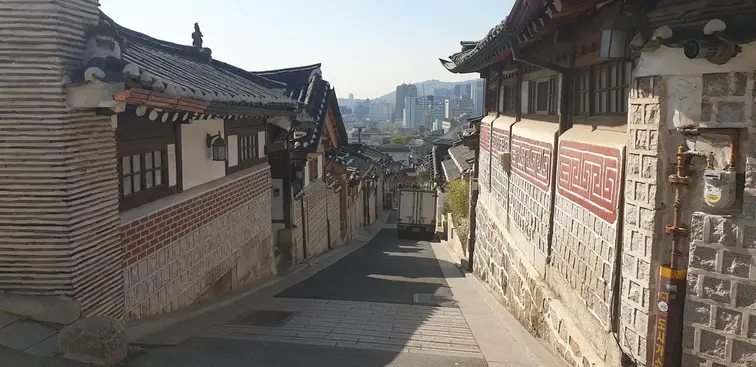 Bukchon Hanok Village street_2