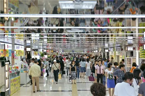 ห้างสรรพสินค้ารถไฟใต้ดินกังนัม