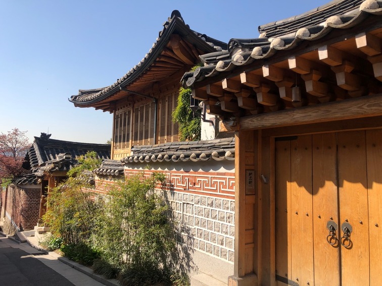 ประตูและไผ่ของหมู่บ้านบุกชนฮันอก