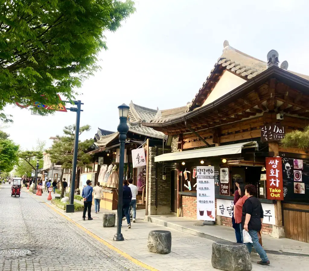 Jeonju Hanok Village : Things to Do in Jeonju - IVisitKorea